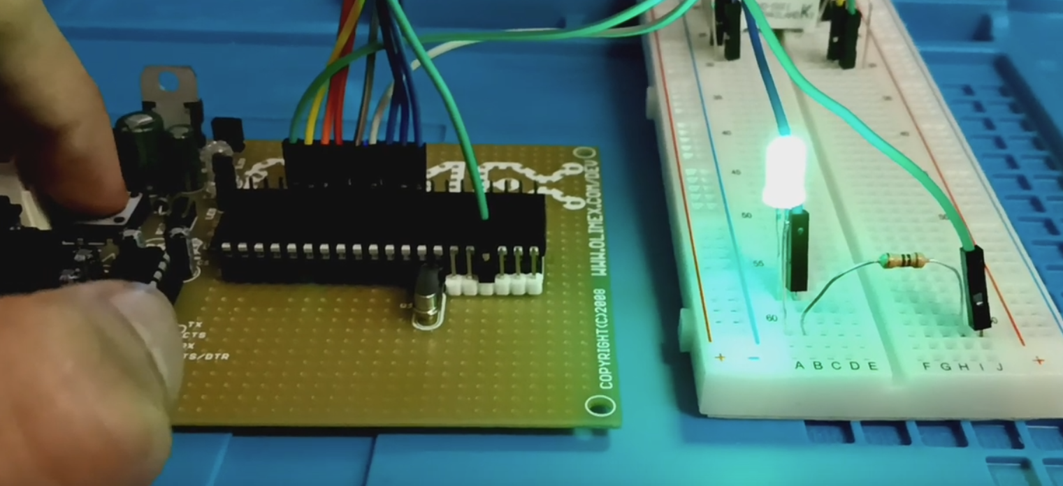 Test: Pulse-Width Modulation with PIC18F458 microcontroller